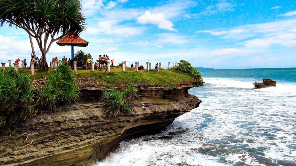 10 Lokasi Yang Harus Kamu Kunjungi Saat Keliling Jawa Barat