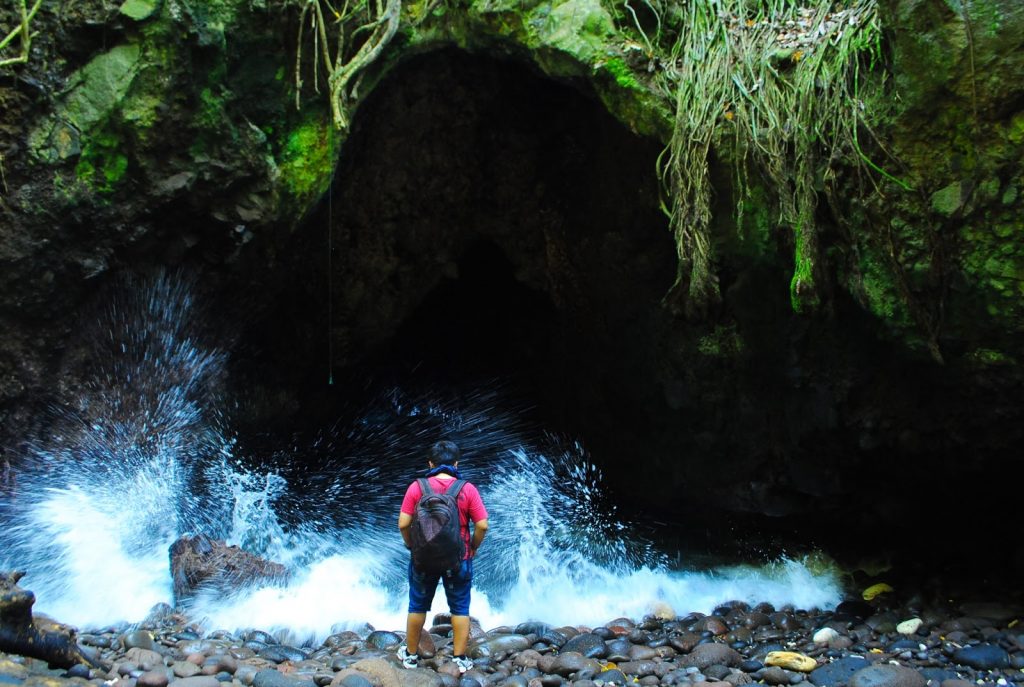 Goa Kalelawar Pulau Sangiang