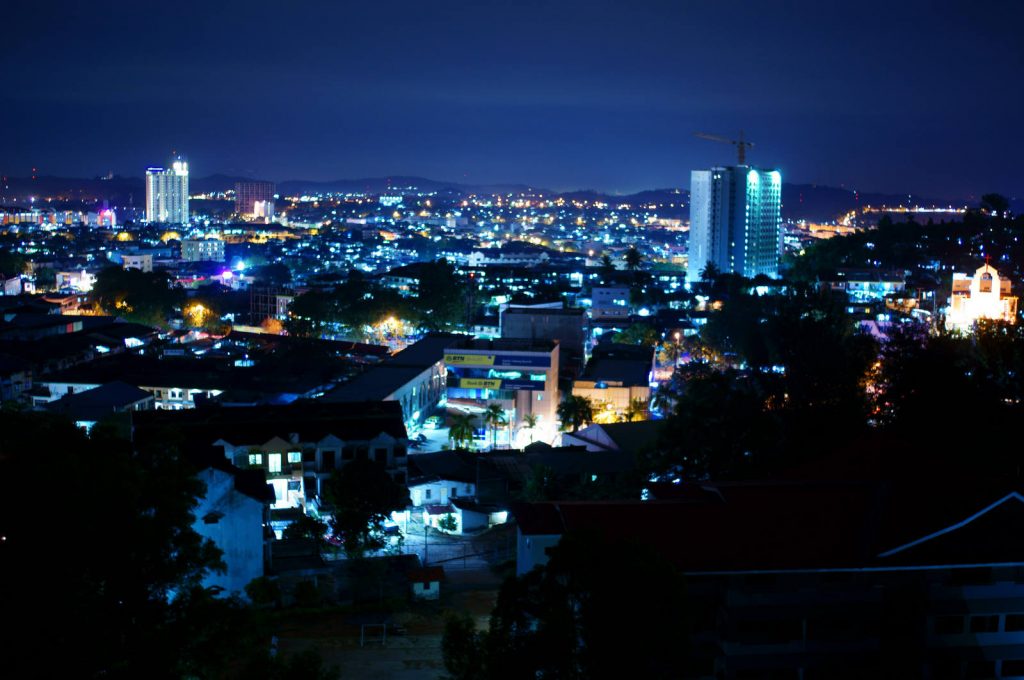 Mengintip Gemerlap Singapura Dari Bukit Senyum Batam