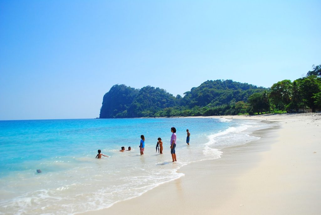 Pantai Pasir Panjang Pulau Sangiang