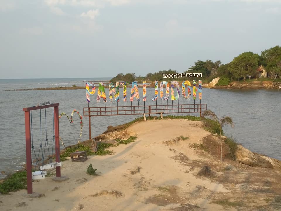 Wisata Pantai Jodoh Madura 5