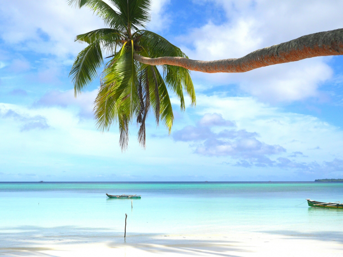 7 Pantai Indah Dan Unik Di Maluku Reservasiku Com