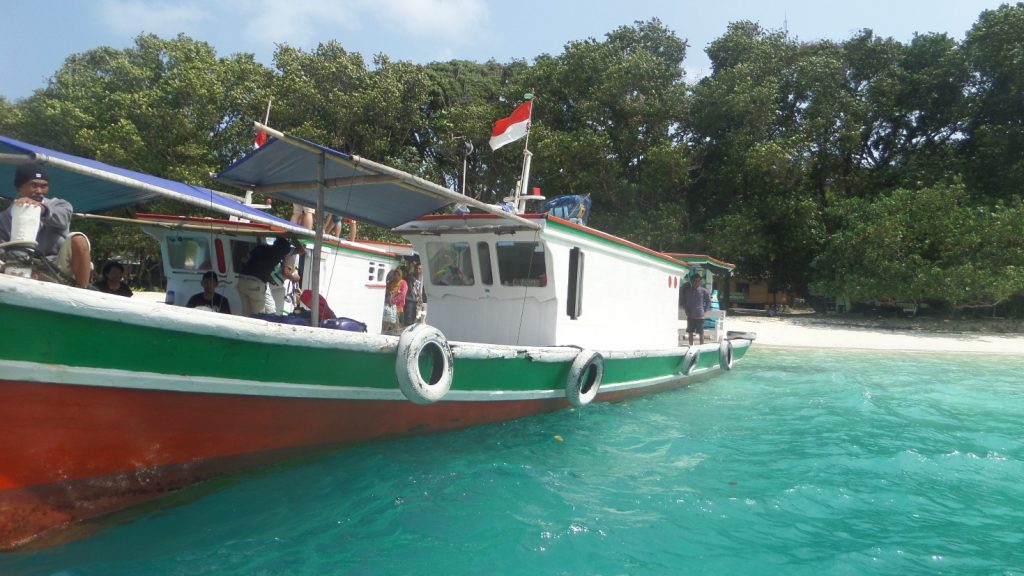 Perahu Ke PUlau Peucang