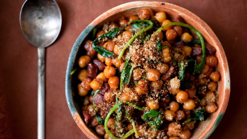 CHICKPEAS AND BLOOD SAUSAGE