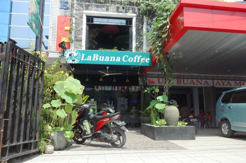 Nongkrong Di LA BUANA CAFE DAN RESTO