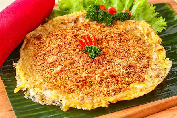 kerak telor khas betawi