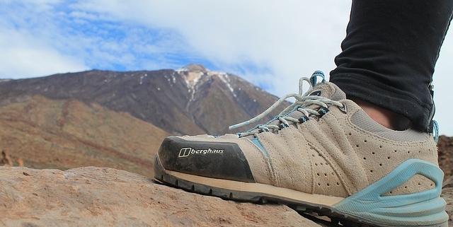 sepatu gunung yang cepat kering disaat musim hujanjpg