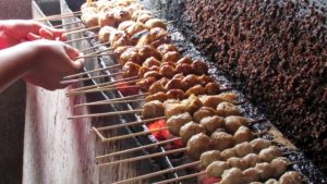 Wisata Kuliner Bakso Mahkota Yang Populer Di Pantai Parangtritis Yogyakarta