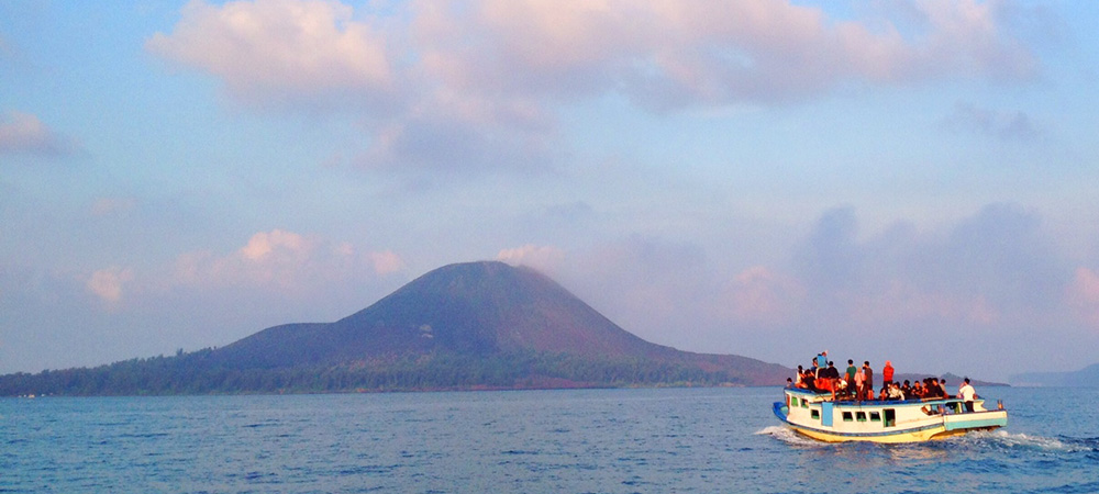 Menikmati Keindahan Alam Indonesia Di Wisata Krakatau Yang Seru