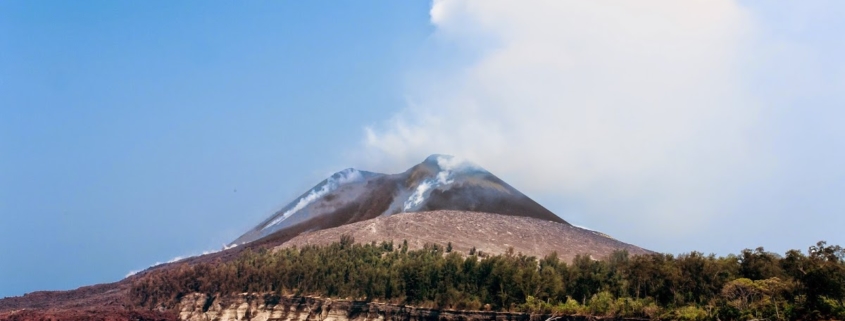 Menikmati Keindahan Alam Indonesia Di Wisata Krakatau Yang Seru