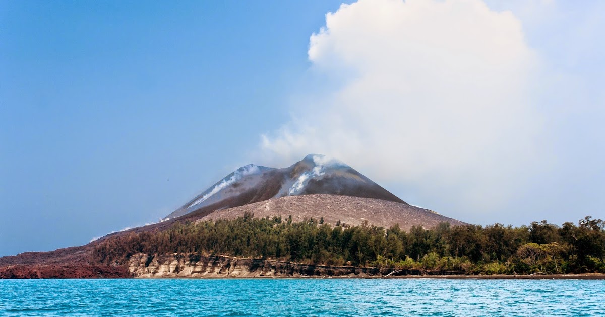 Menikmati Keindahan Alam Indonesia Di Wisata Krakatau Yang Seru