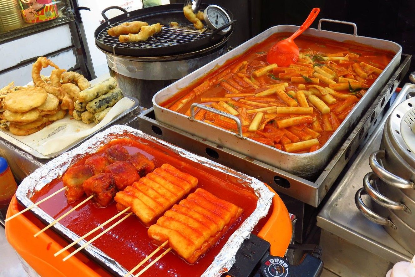 10 Street Food Korea Selatan Yang Wajib Kamu Cicipi di Myeongdong