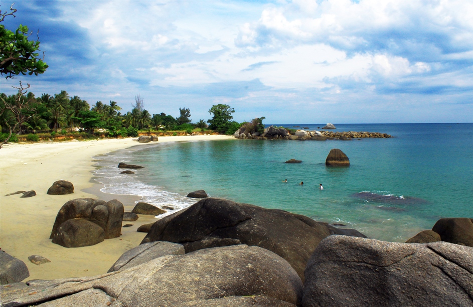 5 Destinasi Wisata Pantai Pasir Putih Pulau Bangka Yang Memanjakan Mata