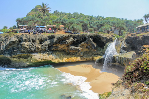 Menemukan 7 Lokasi Wisata Pantai Jawa Yang Eksotis Dan Mengagumkan 5