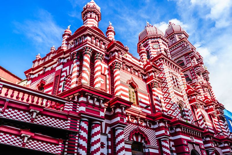 Jamiul Alfar Masjid Unik Dan Indah Yang Mirip Seperti Kue Lapis