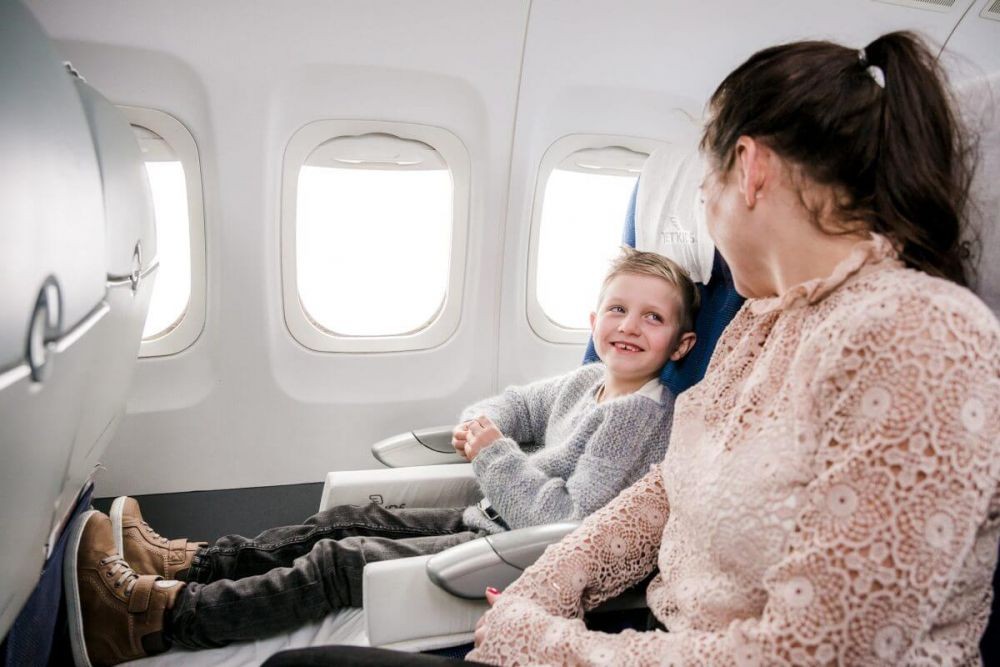10 Tips Travellinge Naik Pesawat Bersama Anak Agar Tidak Rewel 3