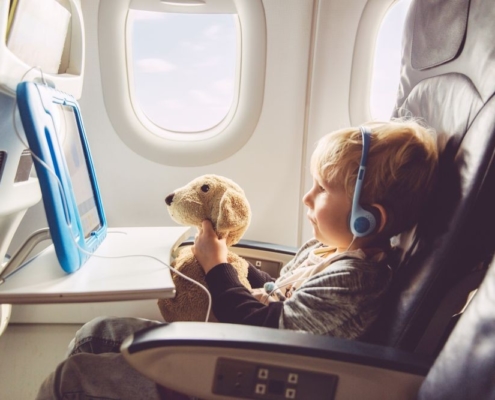 10 Tips Travellinge Naik Pesawat Bersama Anak Agar Tidak Rewel 4