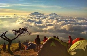 10 Gunung Tertinggi Di Indonesia Yang Cocok Untuk Pecinta Wisata Alam 3