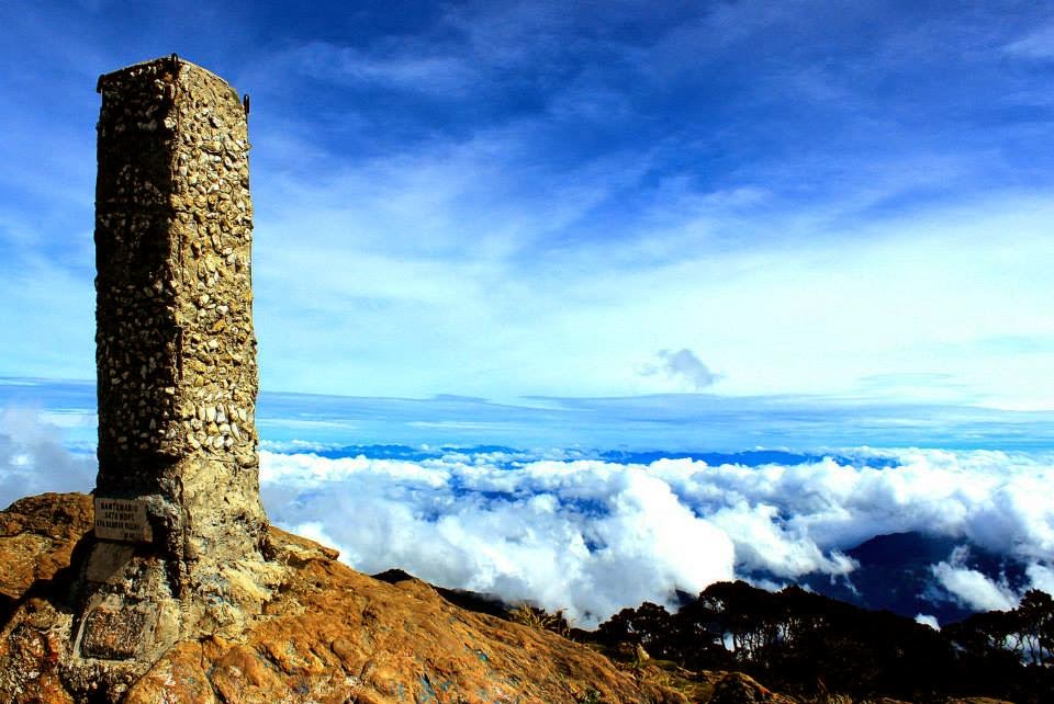 10 Gunung Tertinggi Di Indonesia Yang Cocok Untuk Pecinta Wisata Alam 5