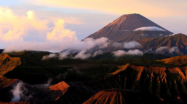 10 Gunung Tertinggi Di Indonesia Yang Cocok Untuk Pecinta Wisata Alam 7