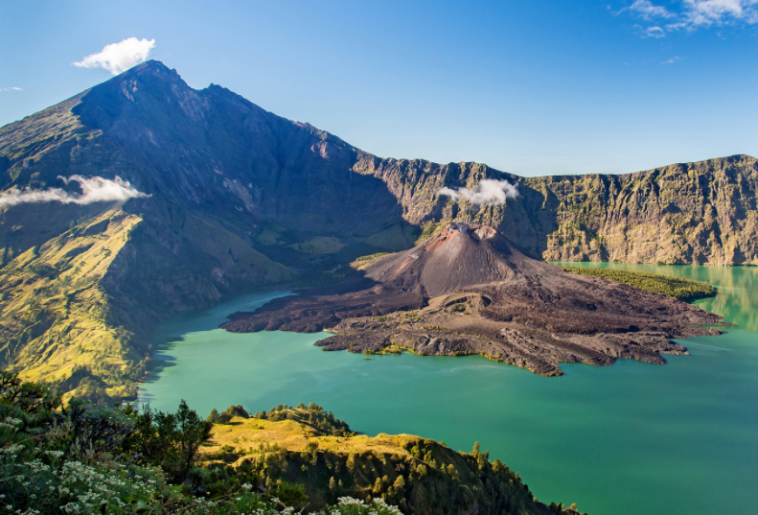 10 Gunung Tertinggi Di Indonesia Yang Cocok Untuk Pecinta Wisata Alam 8