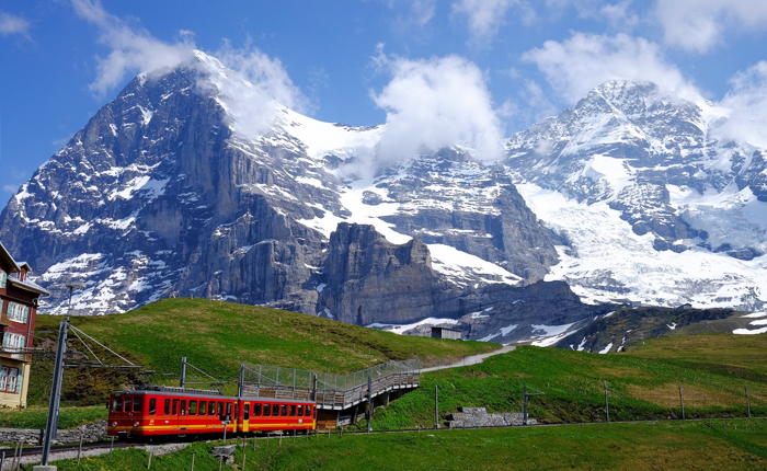 7 Lokasi Yang Harus Kamu Kunjungi Saat Wisata Swiss 3