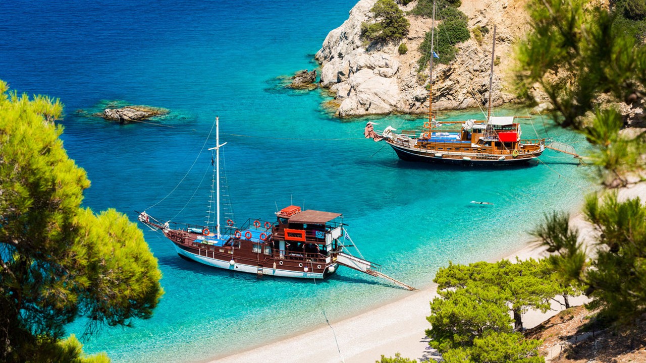 7 Lokasi Wisata Yunani Yang Harus Kamu Kunjungi Selama Musim Panas 7