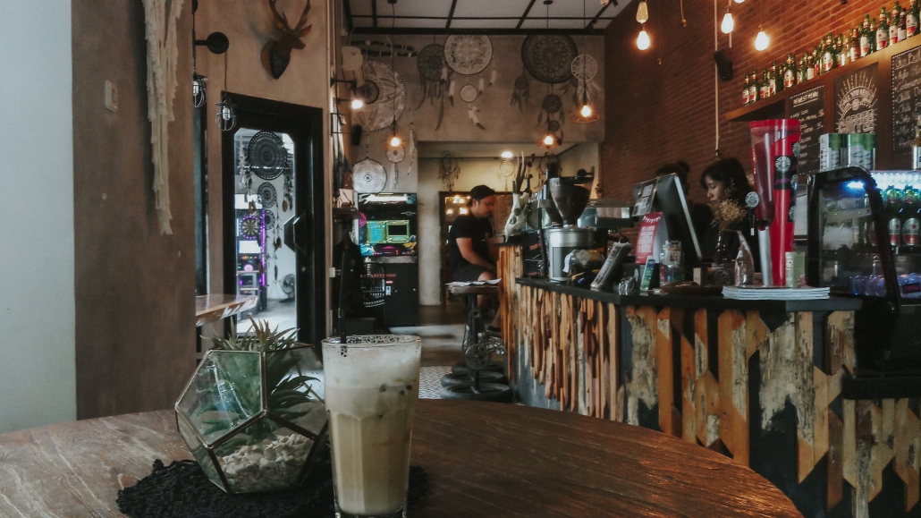 10 Kedai Kopi Surabaya Rekomendasi Versi Reservasiku, Wajib Dikunjungi