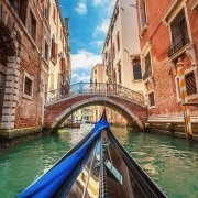 Gondola Venesia Kini Melayani Warga Lokal Kembali Di Tengah Pandemi COVID-19