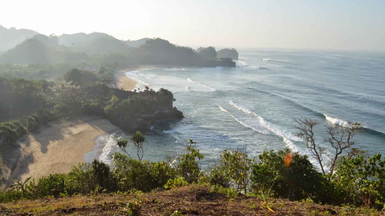 7 Wisata Pantai Malang Selatan Ini Dapat Membuat Liburan