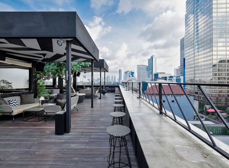 6 Rooftop Bar Jakarta Yang nyaman Dan Keren Dengan Minuman Di Bawah 100