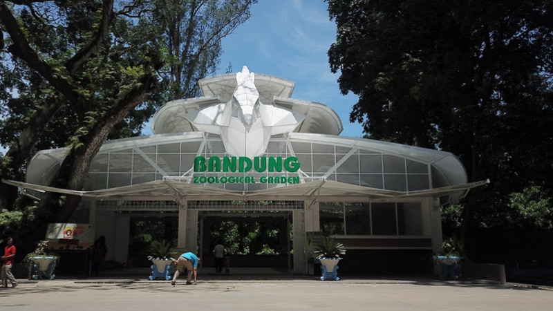 Turunnya Pengunjung Di Wisata Bandung Zoological Garden ...