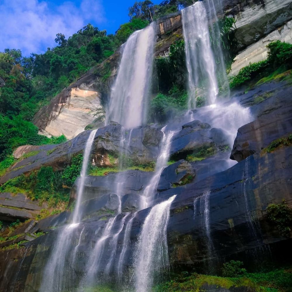 5 Wisata Air Terjun Terpopuler Di Kalimantan Barat Yang Sangat Menyegarkan 1