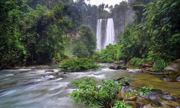 5 Wisata Air Terjun Terpopuler Di Kalimantan Barat Yang Sangat Menyegarkan