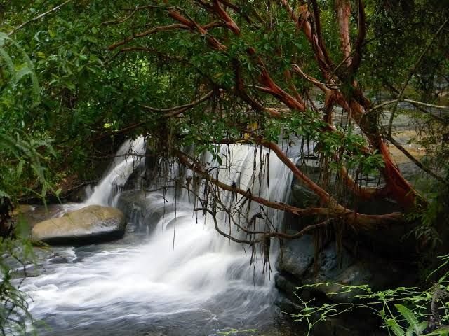 5 Wisata Air Terjun Terpopuler Di Kalimantan Barat Yang Sangat Menyegarkan 3