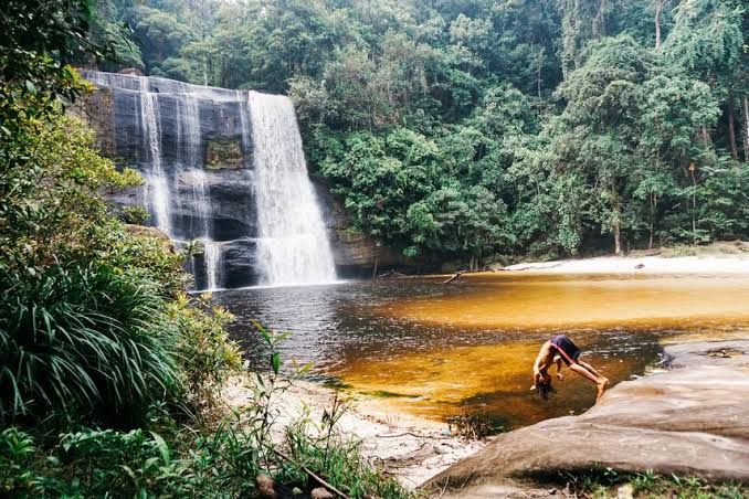 5 Wisata Air Terjun Terpopuler Di Kalimantan Barat Yang Sangat Menyegarkan 4