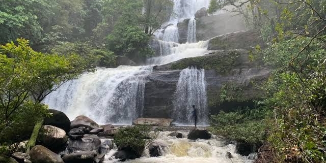5 Wisata Air Terjun Terpopuler Di Kalimantan Barat Yang Sangat Menyegarkan