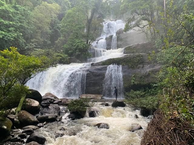 5 Wisata Air Terjun Terpopuler Di Kalimantan Barat Yang Sangat Menyegarkan