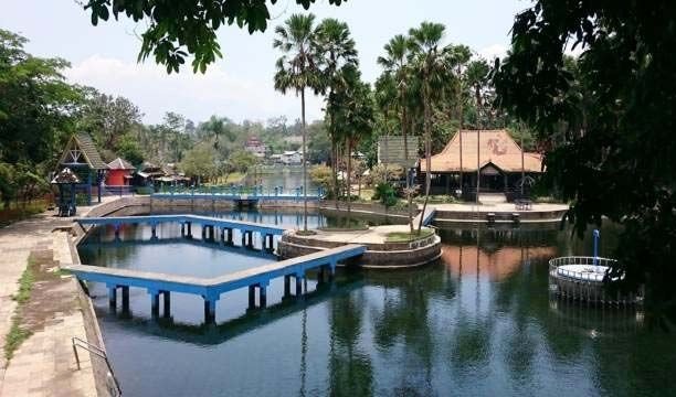 7 Lokasi Wisata Pemandian Malang Yang Alami dan Segar