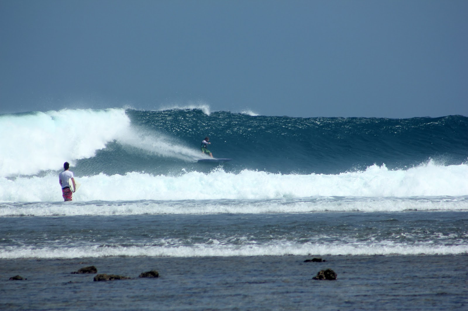 5 Wisata Pantai Cantik Indonesia Yang Memiliki Ombak Indah Dan Cocok Untuk Surfing 2