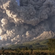 Bahaya ! Gunung Sinabung Kembali Erupsi, 40 Desa Terancam Tertutup Abu Vulkanik