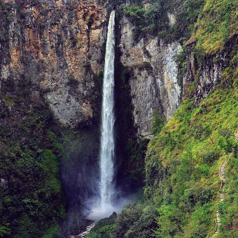 6 Wisata Air Terjun Di Indonesia Dengan Pesonanya Yang Indah 4