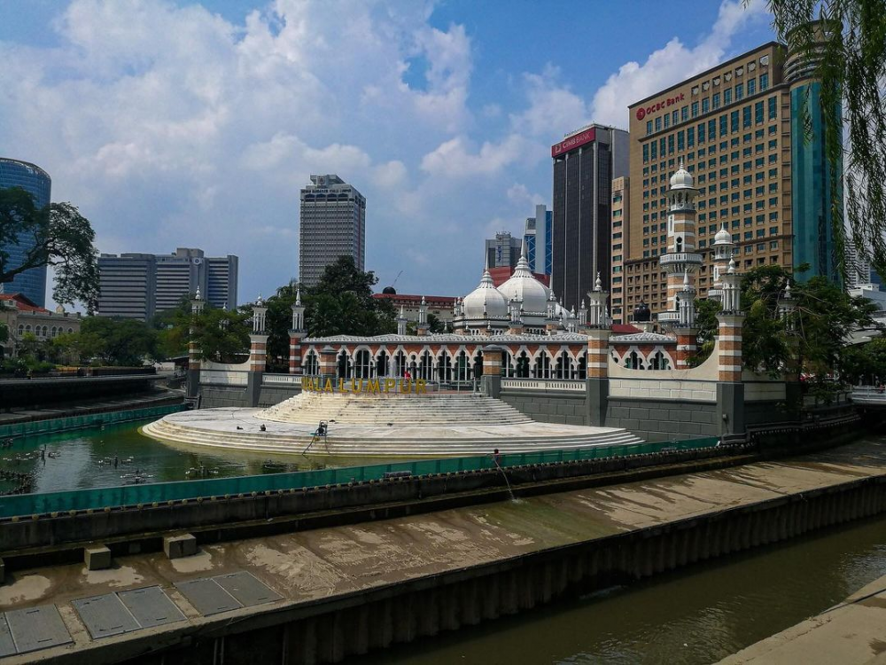 5 Wisata Masjid Kuala Lumpur Termegah Yang Bakal Membuatmu Betah Ibadah 3