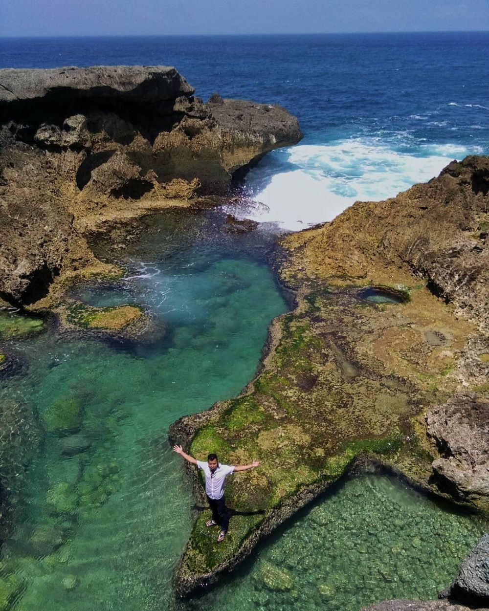 Warga Jakarta Tidak Harus Liburan Ke Bali ! Kunjungi 8 Wisata Pantai Jawa Yang Mirip Pulau Dewata Ini 6