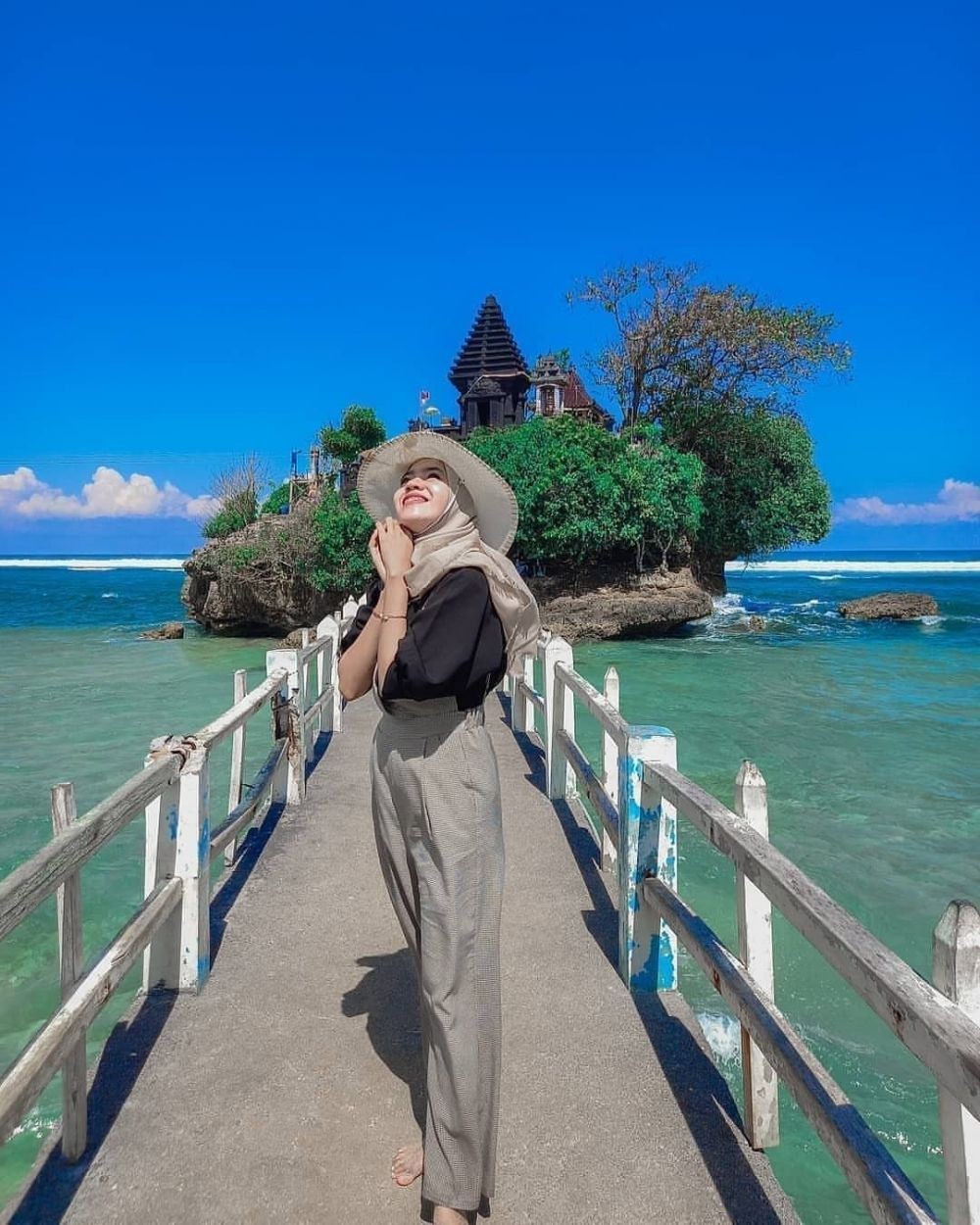 Warga Jakarta Tidak Harus Liburan Ke Bali ! Kunjungi 8 Wisata Pantai Jawa Yang Mirip Pulau Dewata Ini 8