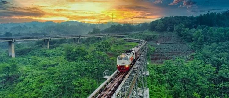 5 Jalur Kereta Api Terindah Di Wisata Indonesia yang Wajib Kamu Naiki