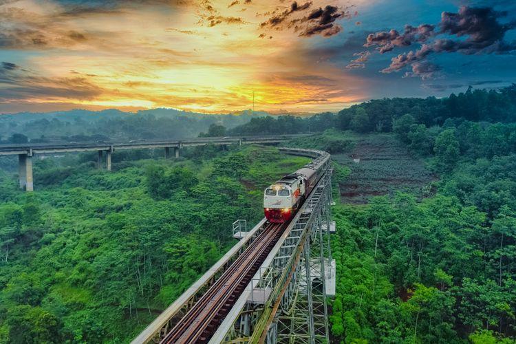 5 Jalur Kereta Api Terindah Di Wisata Indonesia yang Wajib Kamu Naiki