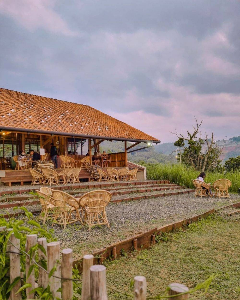 5 Kafe Dago Bandung Terbaik Dengan Pemandangan Alam Yang Mempesona 5
