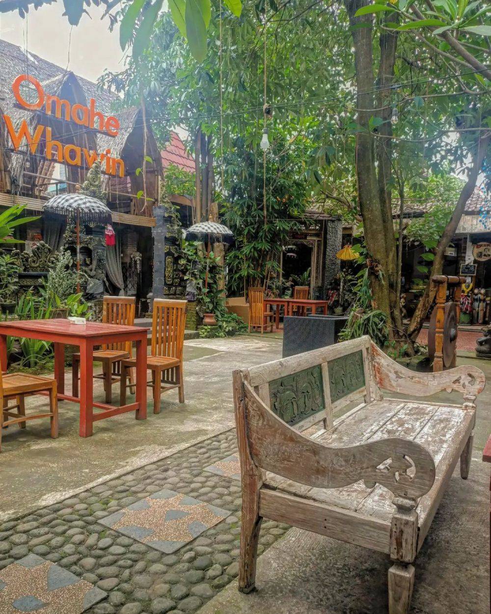 5 Tempat Makan Solo Berkonsep Nuansa Bali, Dari Kafe Sampai Angkringan 4