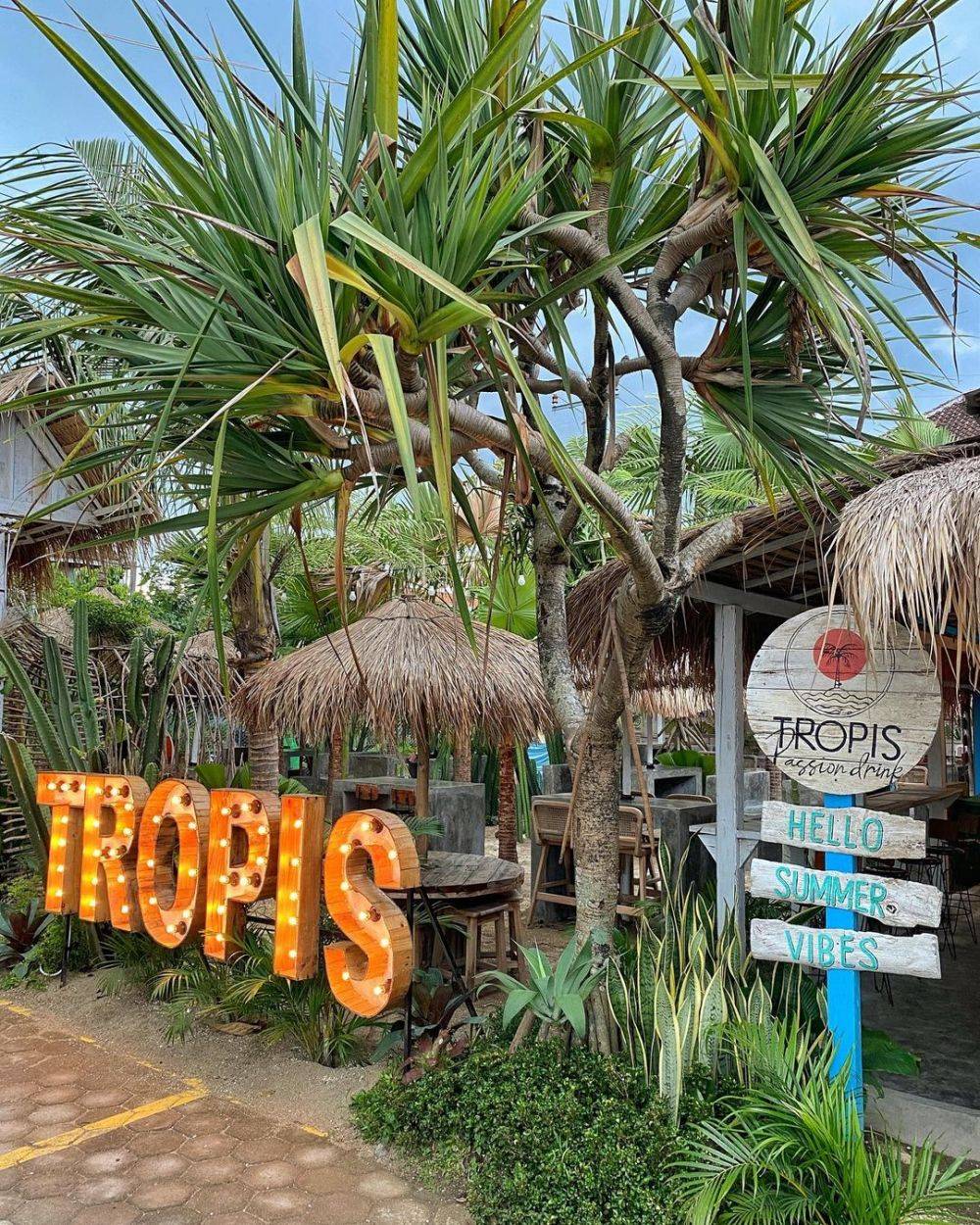 5 Tempat Makan Solo Berkonsep Nuansa Bali, Dari Kafe Sampai Angkringan